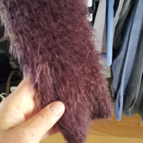 Soft sweater fits Large & soft - Picture 3 of 3